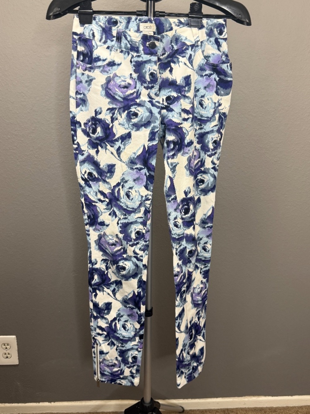 Cache Floral Skinny Pants Sz 2 Blue Purple Rose Print Ankle Zipper Stretch
